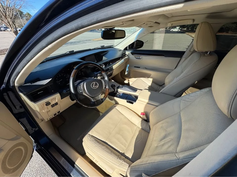 2013 Lexus ES 6th Gen - Image 13 of 20