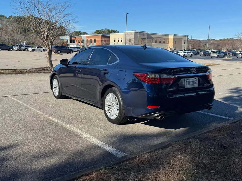 2013 Lexus ES 6th Gen - Image 8 of 20