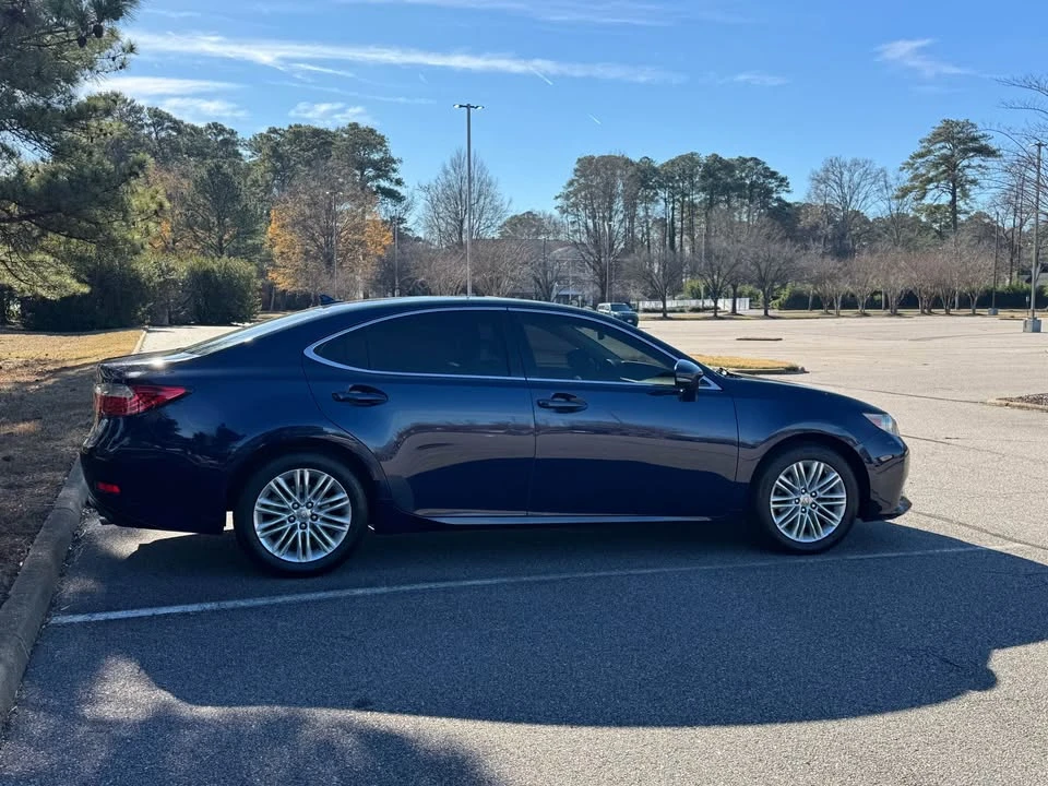 2013 Lexus ES 6th Gen - Image 5 of 20