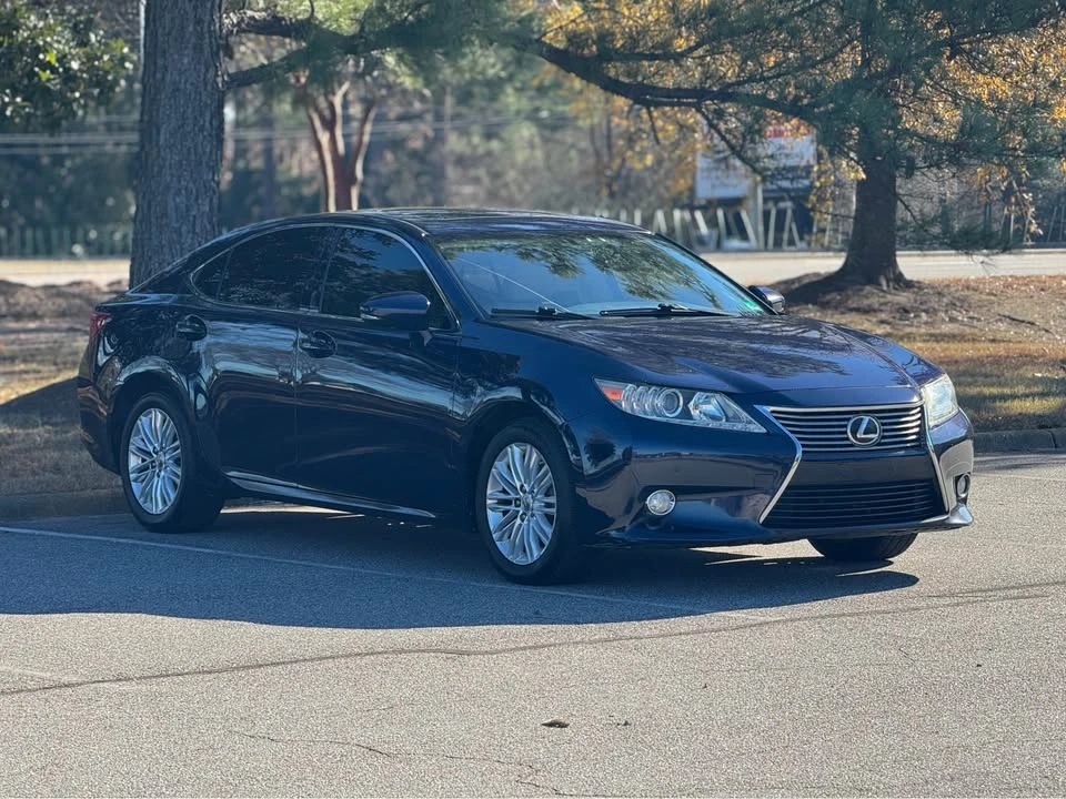 2013 Lexus ES 6th Gen - Image 3 of 20