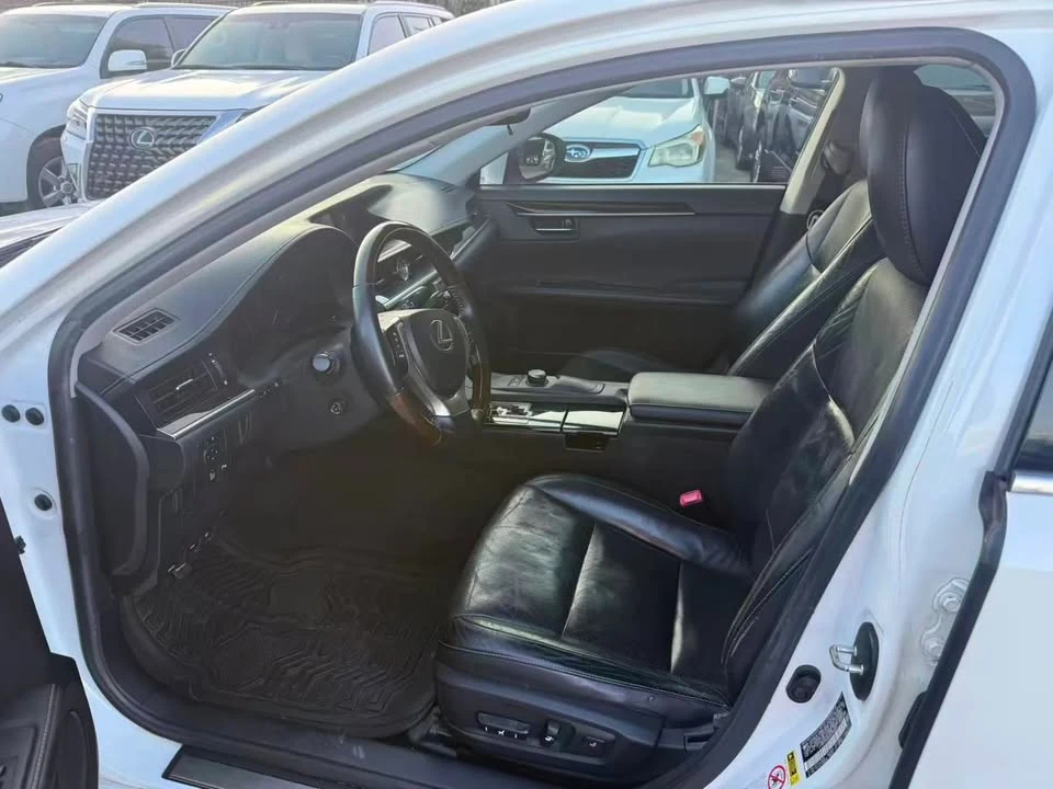 2013 Lexus ES 6th Gen - Image 7 of 10