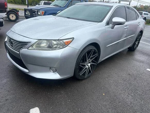 2013 Lexus ES 6th Gen - Image 3 of 5