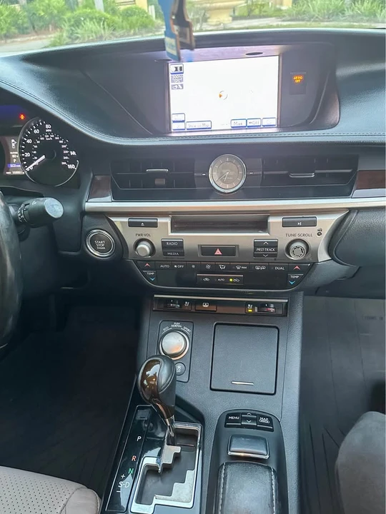 2013 Lexus ES 6th Gen - Image 10 of 10