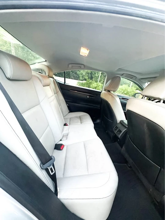 2013 Lexus ES 6th Gen - Image 9 of 10