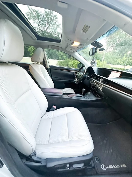 2013 Lexus ES 6th Gen - Image 7 of 10