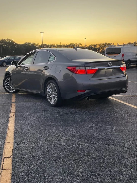 2013 Lexus ES 6th Gen - Image 4 of 8