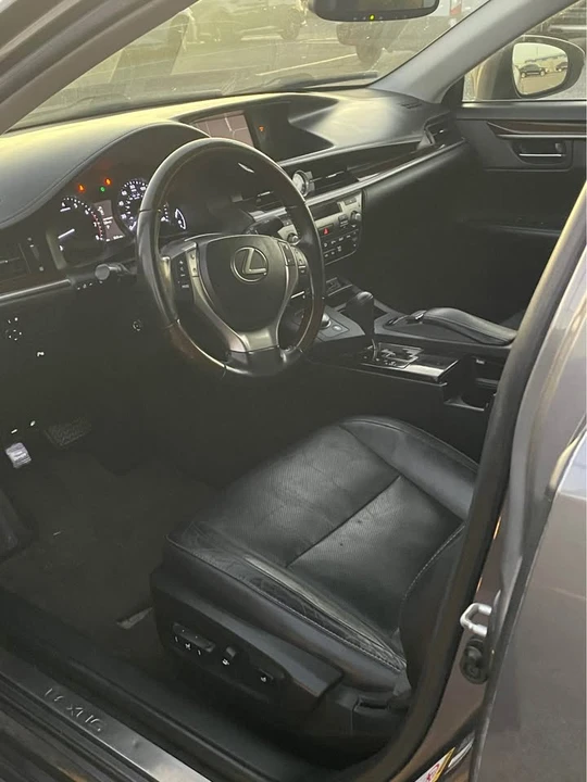 2013 Lexus ES 6th Gen - Image 5 of 8