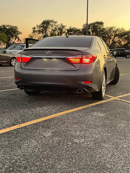 2013 Lexus ES 6th Gen - Image 3 of 8