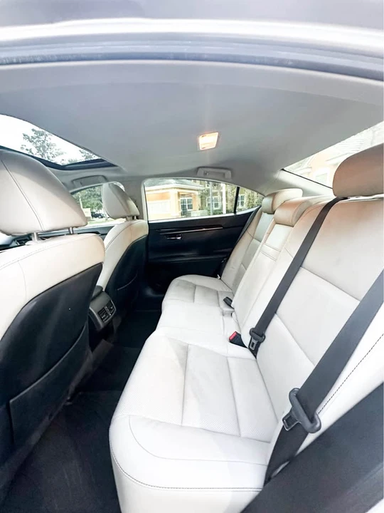 2013 Lexus ES 6th Gen - Image 8 of 10