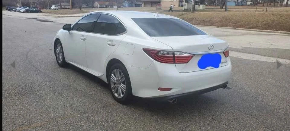 2013 Lexus ES 6th Gen - Image 4 of 18