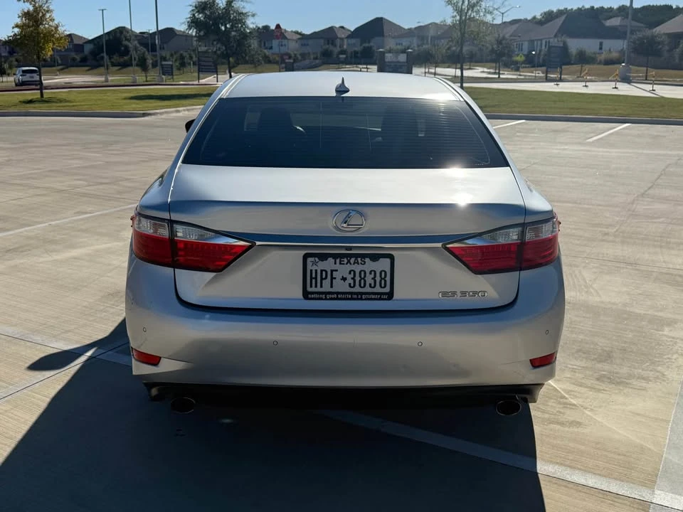 2013 Lexus ES 6th Gen - Image 6 of 9