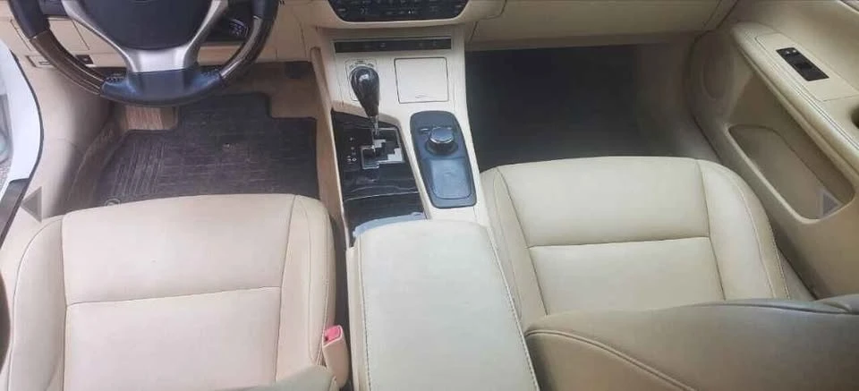 2013 Lexus ES 6th Gen - Image 11 of 18