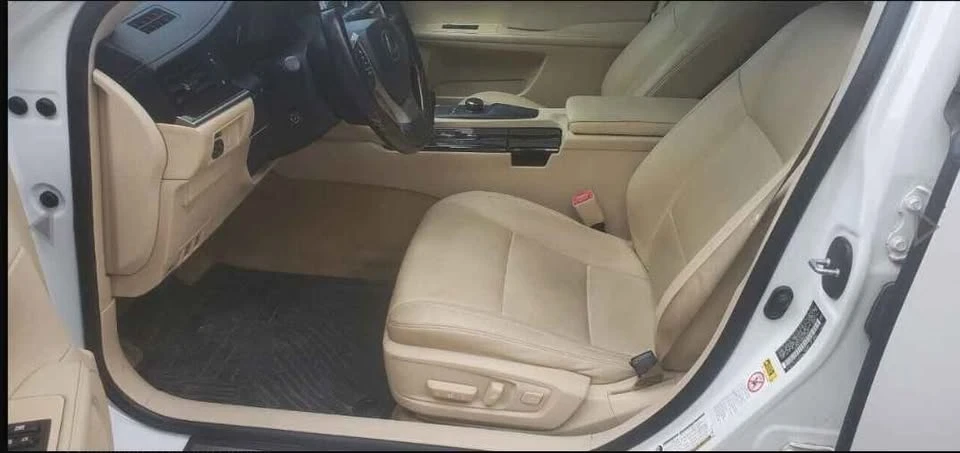 2013 Lexus ES 6th Gen - Image 10 of 18