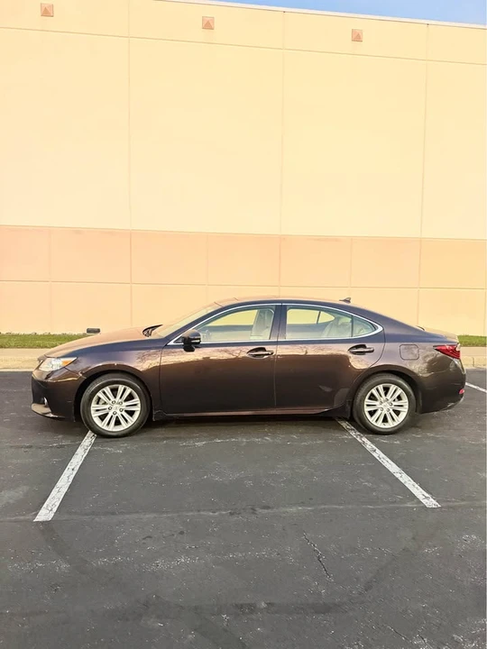 2013 Lexus ES 6th Gen - Image 3 of 11