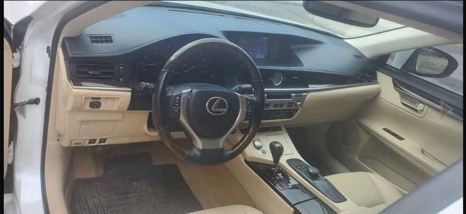 2013 Lexus ES 6th Gen - Image 12 of 18
