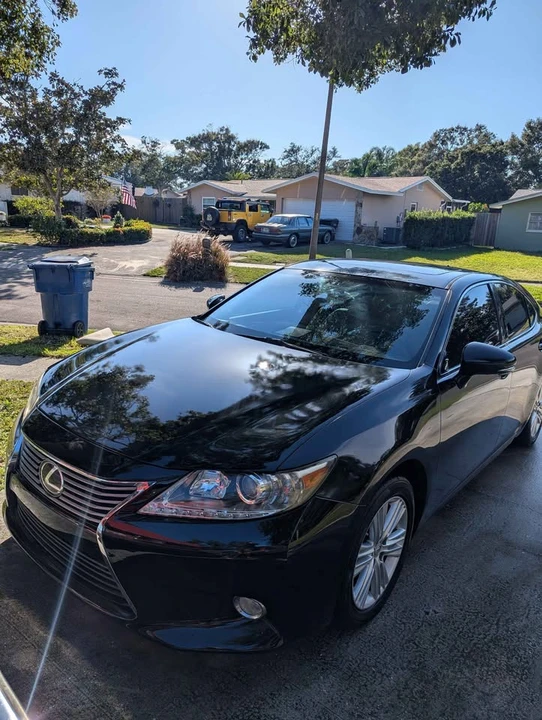 2013 Lexus ES 6th Gen - Image 2 of 20