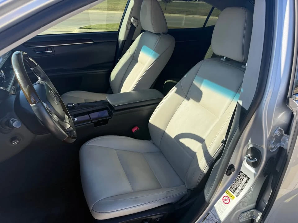 2013 Lexus ES 6th Gen - Image 3 of 9