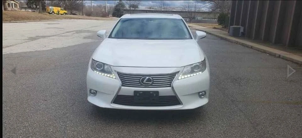 2013 Lexus ES 6th Gen - Image 5 of 18