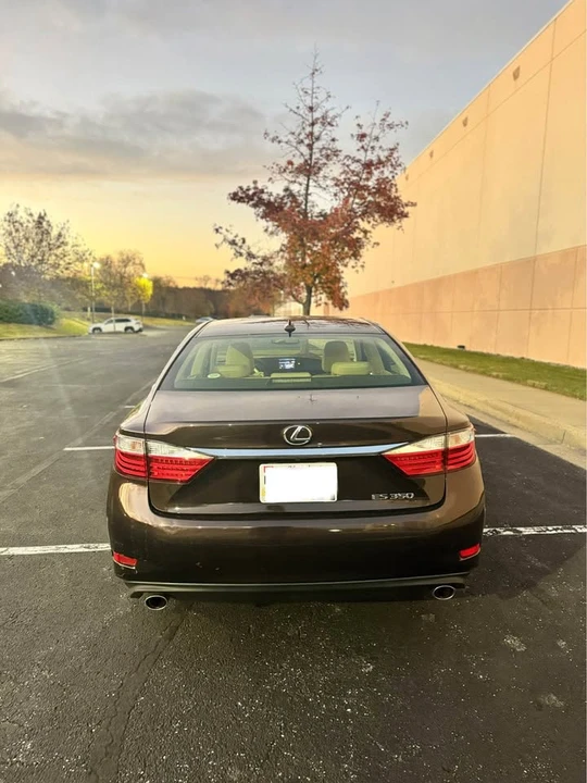 2013 Lexus ES 6th Gen - Image 4 of 11