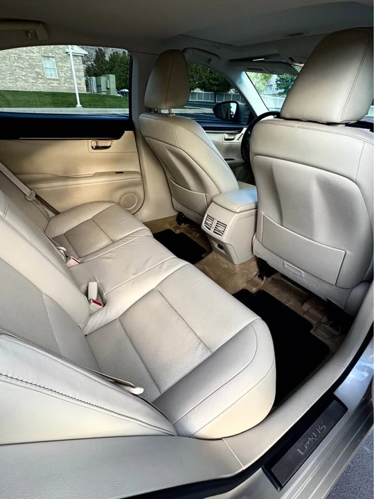 2013 Lexus ES 6th Gen - Image 10 of 16