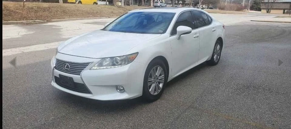 2013 Lexus ES 6th Gen - Image 2 of 18