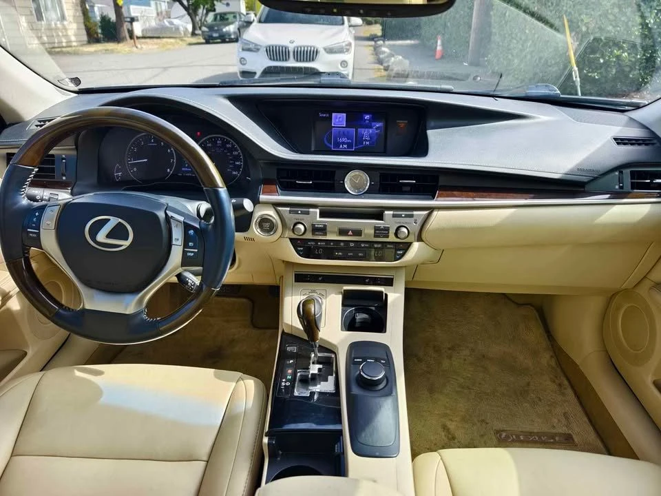 2013 Lexus ES 6th Gen - Image 18 of 20