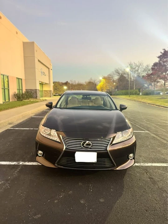 2013 Lexus ES 6th Gen - Image 2 of 11