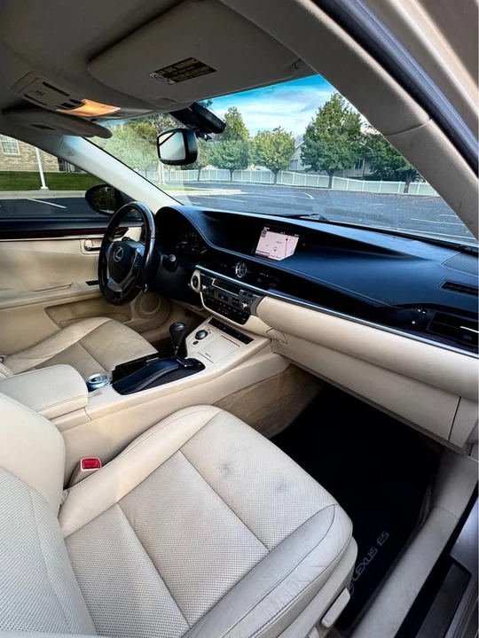 2013 Lexus ES 6th Gen - Image 12 of 16