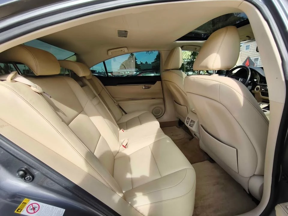 2013 Lexus ES 6th Gen - Image 17 of 20