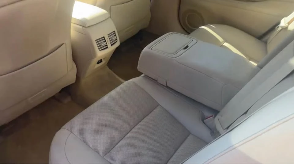 2013 Lexus ES 6th Gen - Image 7 of 9
