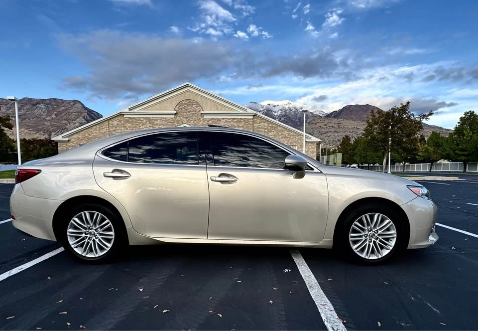 2013 Lexus ES 6th Gen - Image 4 of 16