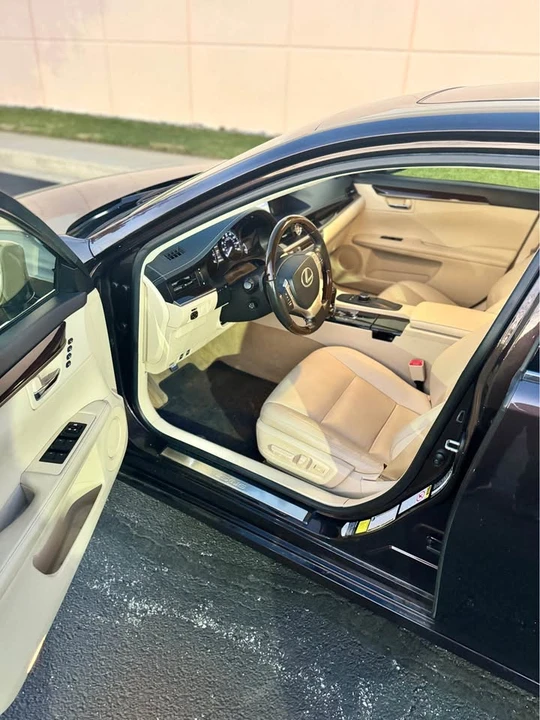2013 Lexus ES 6th Gen - Image 5 of 11