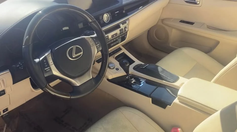 2013 Lexus ES 6th Gen - Image 4 of 9