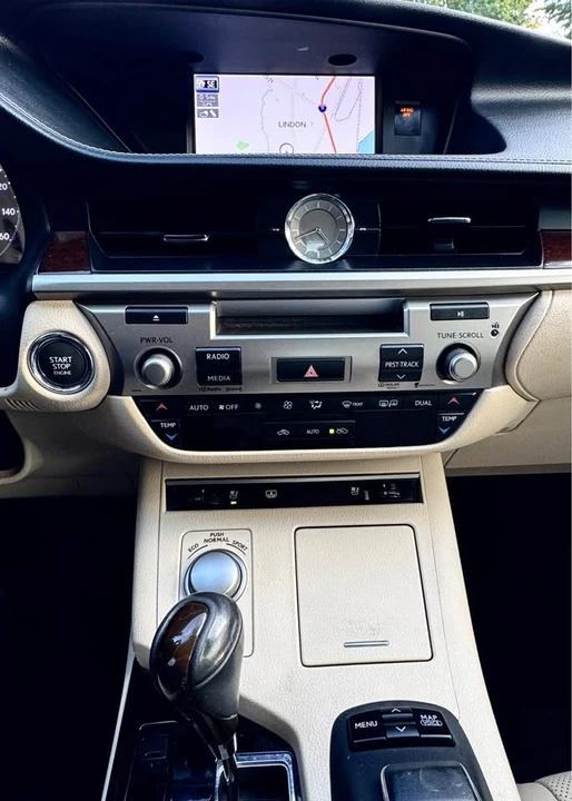 2013 Lexus ES 6th Gen - Image 15 of 16