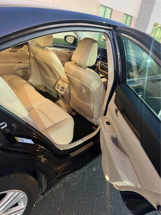 2013 Lexus ES 6th Gen - Image 8 of 11