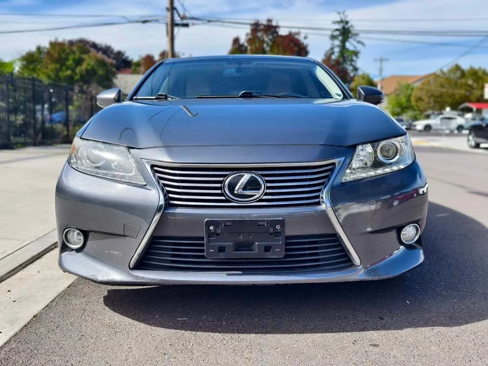 2013 Lexus ES 6th Gen - Image 8 of 20