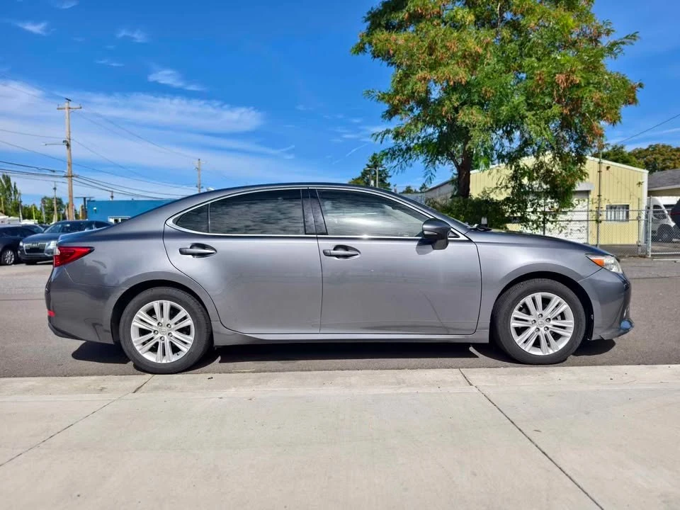 2013 Lexus ES 6th Gen - Image 6 of 20