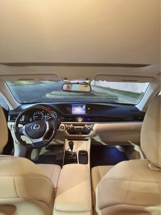 2013 Lexus ES 6th Gen - Image 10 of 11