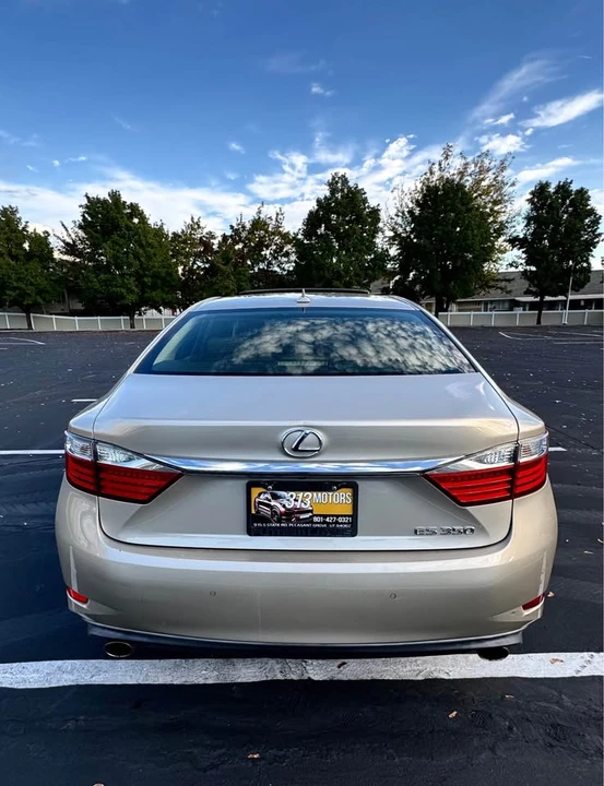 2013 Lexus ES 6th Gen - Image 6 of 16