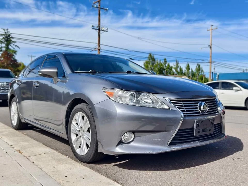 2013 Lexus ES 6th Gen - Image 7 of 20