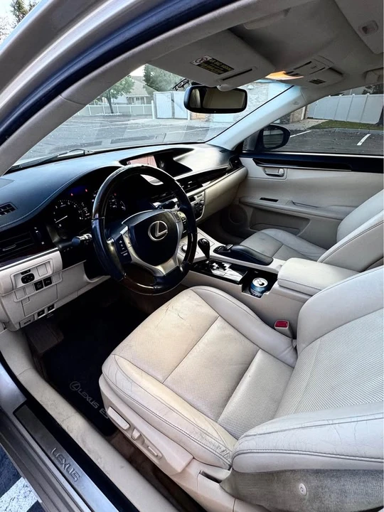 2013 Lexus ES 6th Gen - Image 13 of 16