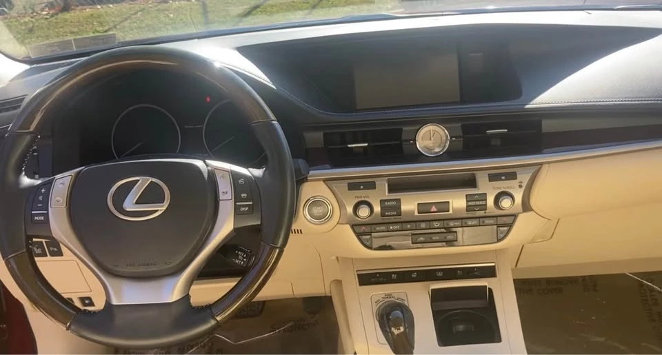 2013 Lexus ES 6th Gen - Image 8 of 9