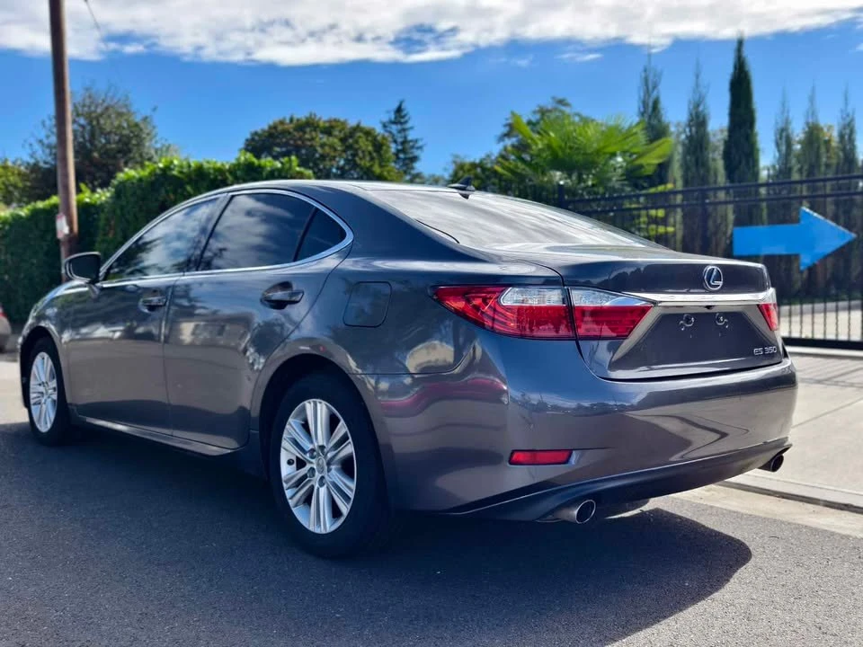 2013 Lexus ES 6th Gen - Image 3 of 20