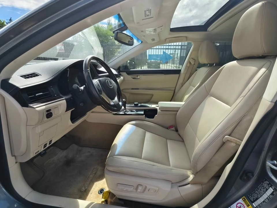2013 Lexus ES 6th Gen - Image 11 of 20