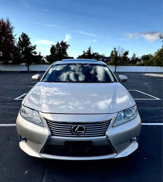 2013 Lexus ES 6th Gen - Image 2 of 16
