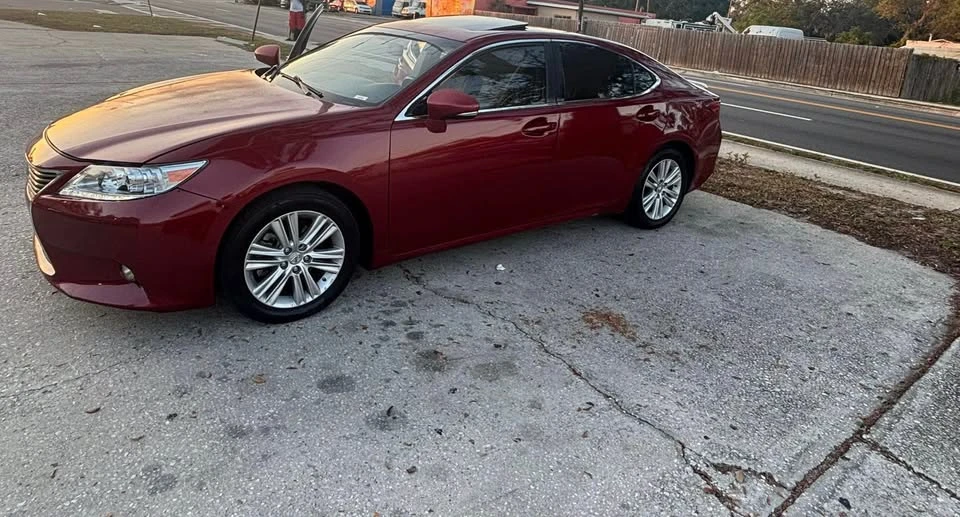 2013 Lexus ES 6th Gen - Image 2 of 5