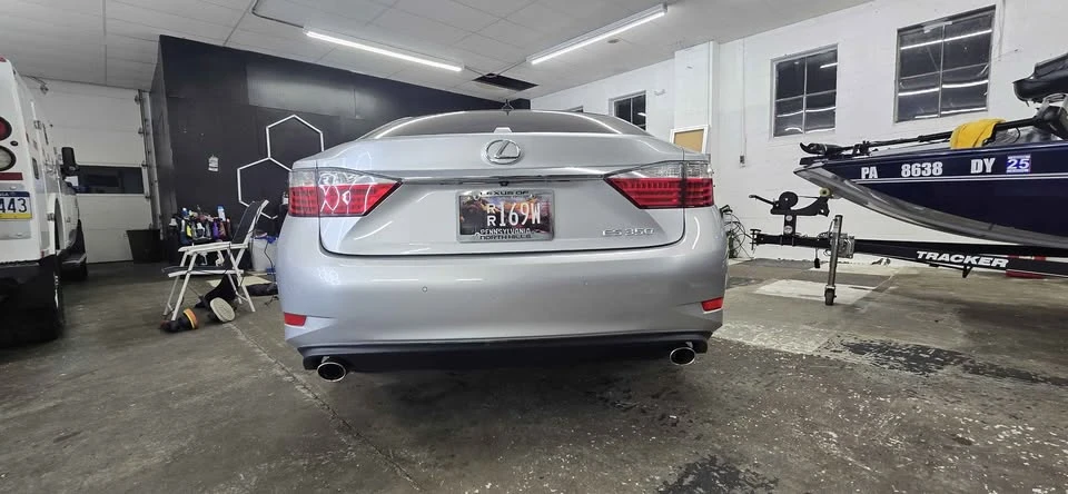 2013 Lexus ES 6th Gen - Image 2 of 17