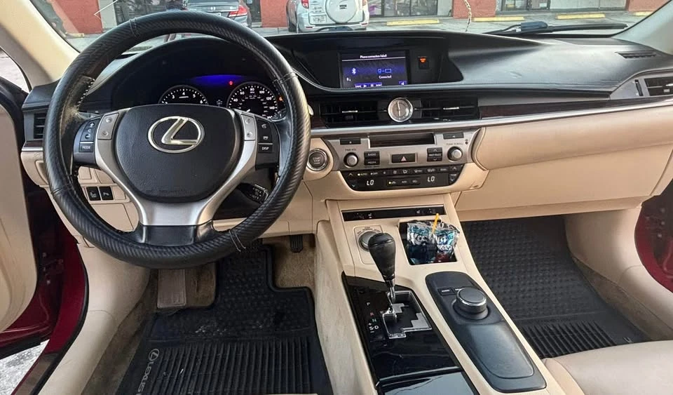 2013 Lexus ES 6th Gen - Image 5 of 5