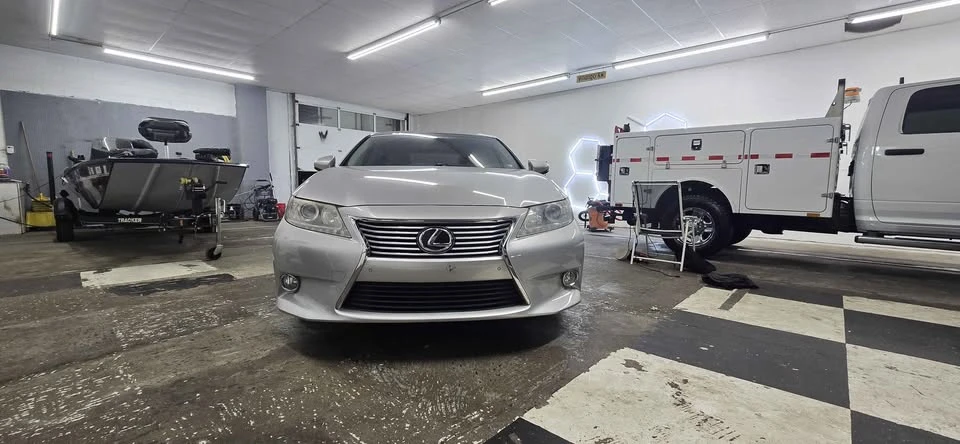 2013 Lexus ES 6th Gen - Image 3 of 17