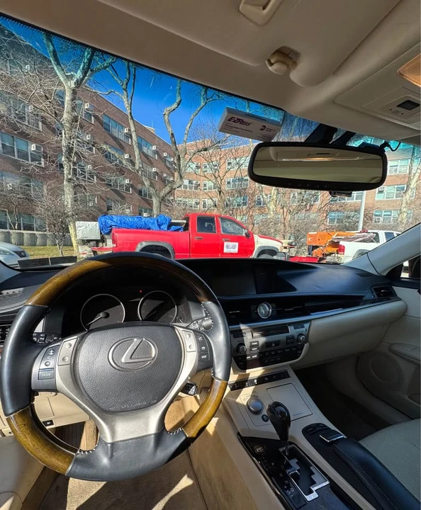 2013 Lexus ES 6th Gen - Image 5 of 8